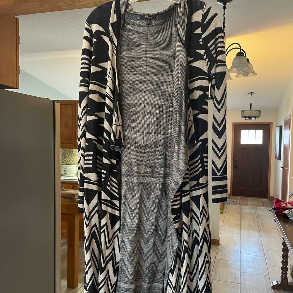 Cupio Black and White Geometric Cardigan